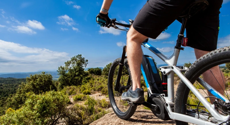 Aventure en vélo électrique à travers la nature majestueuse de Bodø