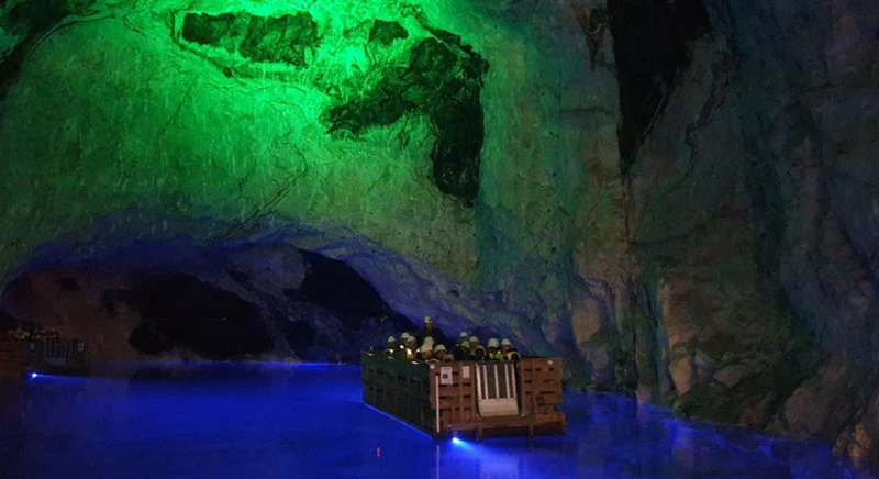 Visite des grottes de la mine de marbre de Bergtatt