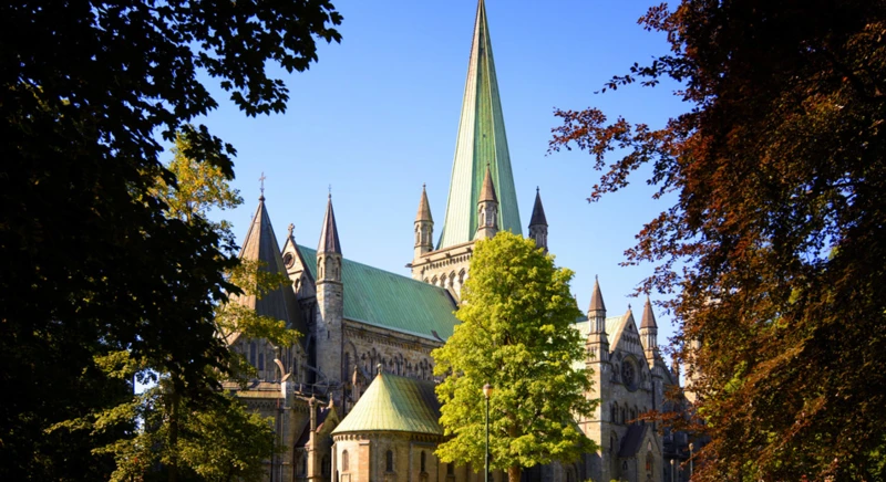 Trondheim et la cathédrale de Nidaros, en direction sud