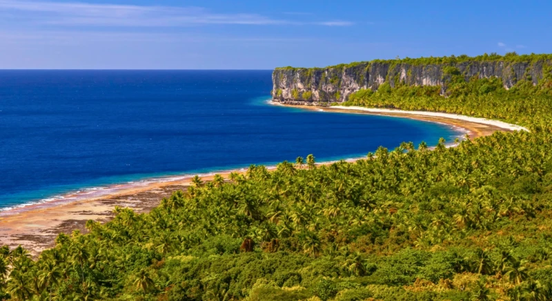 Visit of Makatea Island on foot or by car