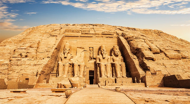 Tombeau de Néfertari et Colosses de Memnon
