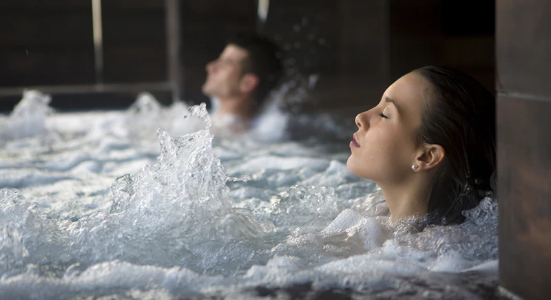 Acceso a los diferentes servicios a bordo: spa, piscina, gimnasio