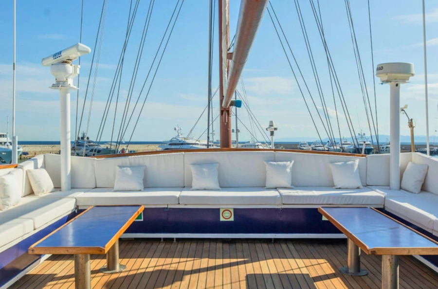 Cyclades authentiques : croisière exclusive en mer Égée entre charme et sérénité des îles grecques