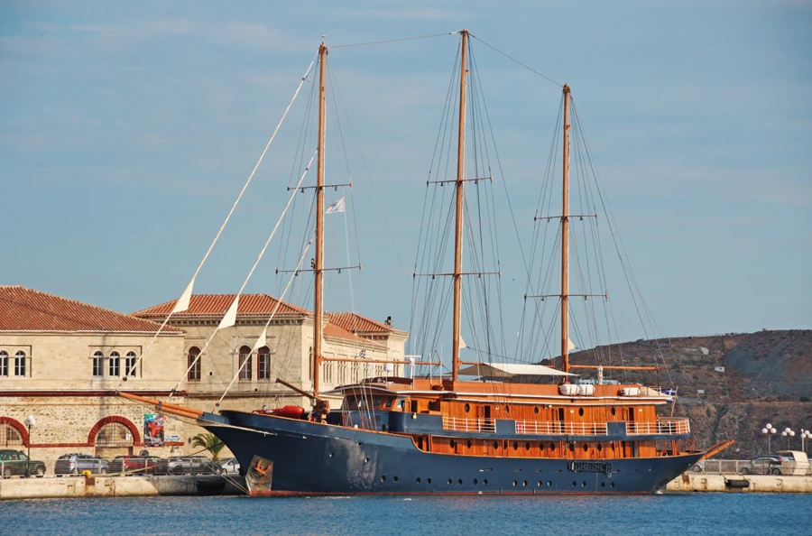 Cyclades authentiques : croisière exclusive en mer Égée entre charme et sérénité des îles grecques