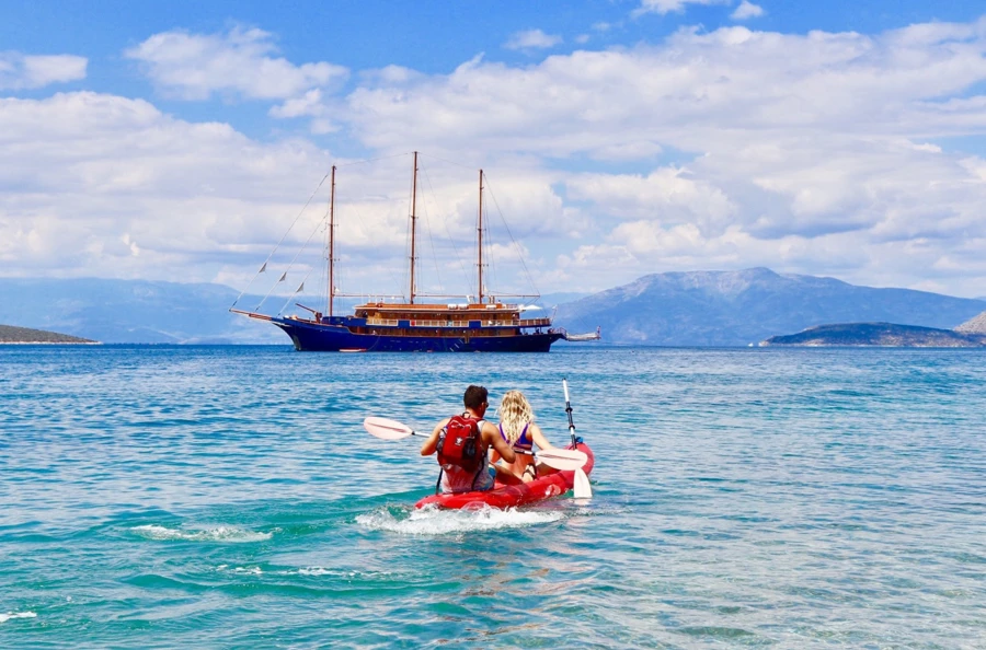 Cyclades authentiques : croisière exclusive en mer Égée entre charme et sérénité des îles grecques