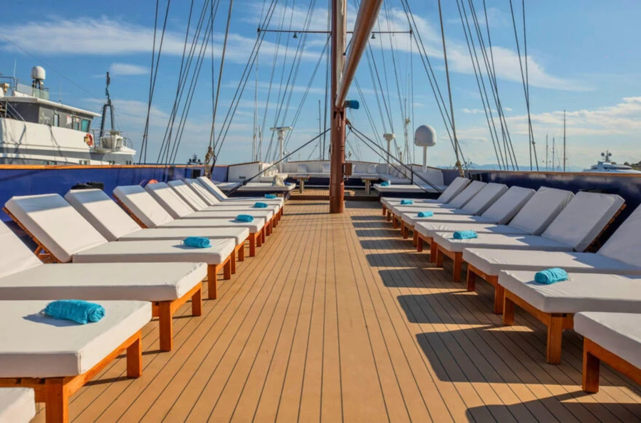 Cyclades authentiques : croisière exclusive en mer Égée entre charme et sérénité des îles grecques