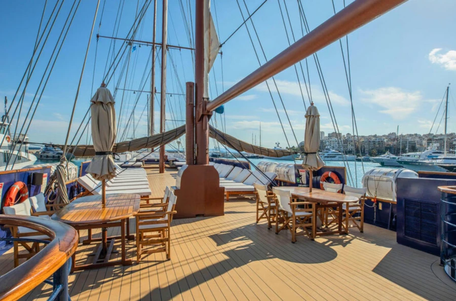 Cyclades authentiques : croisière exclusive en mer Égée entre charme et sérénité des îles grecques