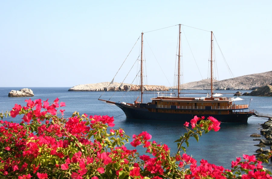 Cyclades authentiques : croisière exclusive en mer Égée entre charme et sérénité des îles grecques