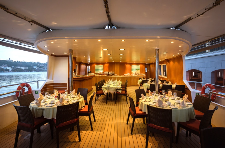 Rivages tropicaux : navigation de 12 jours entre Papeete, Moorea, Huahine et Bora Bora