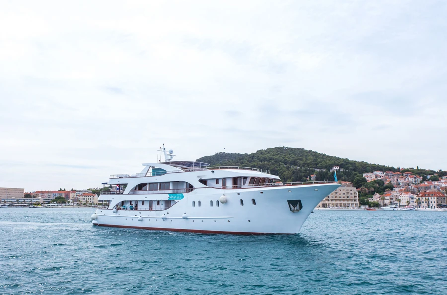 Séjour en bateau entre villes médiévales et plages paradisiaques