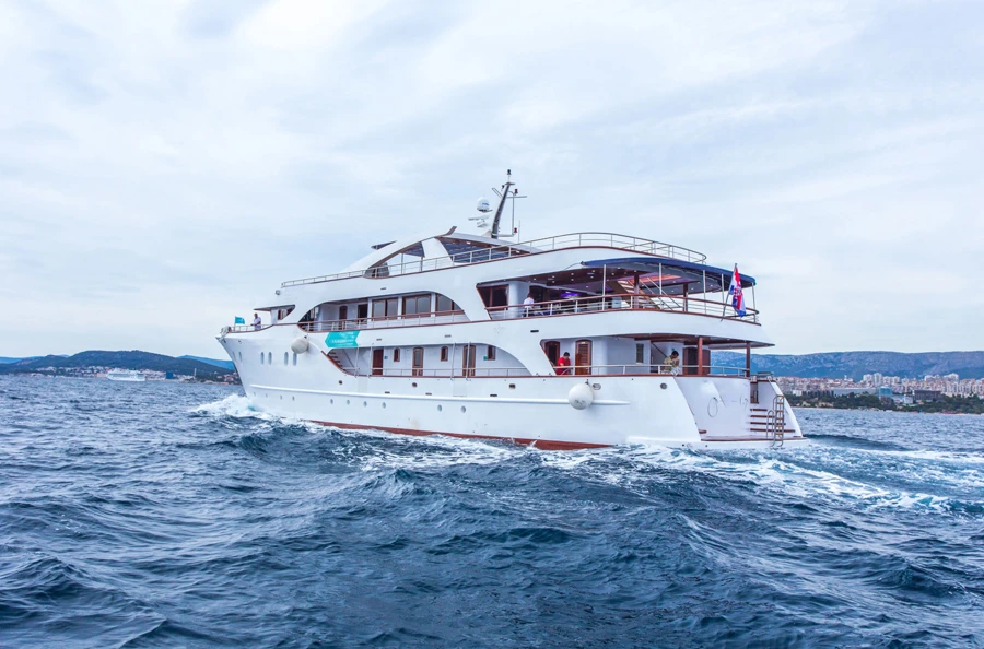 Séjour en bateau entre villes médiévales et plages paradisiaques