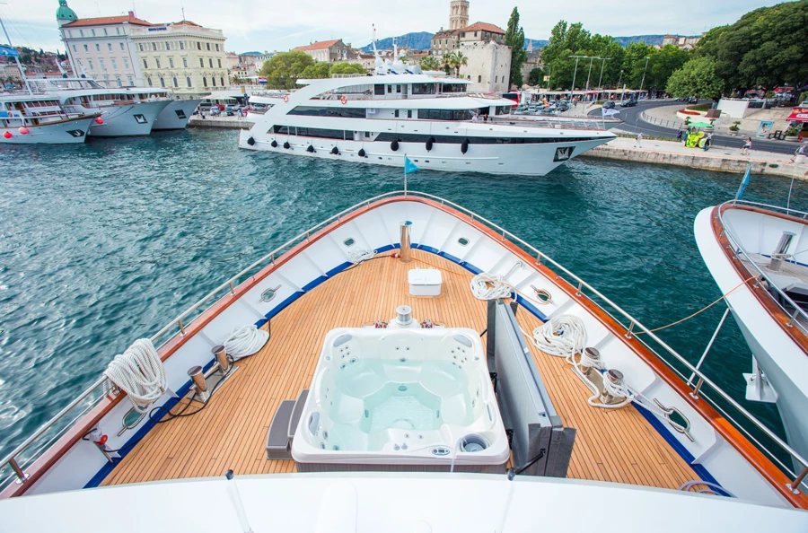 Séjour en bateau entre villes médiévales et plages paradisiaques