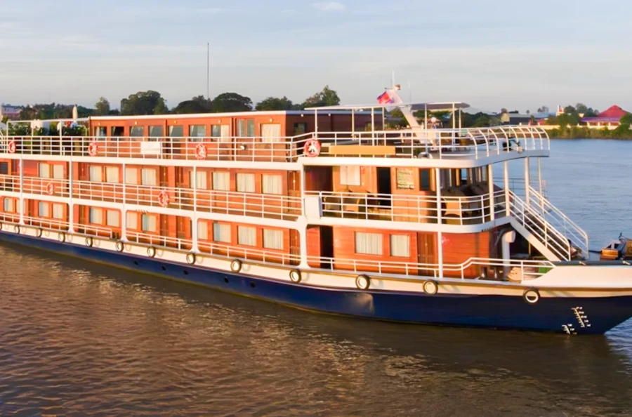 Del delta del Mekong a los templos de Angkor, con escala en Hanói y en la bahía de Halong.