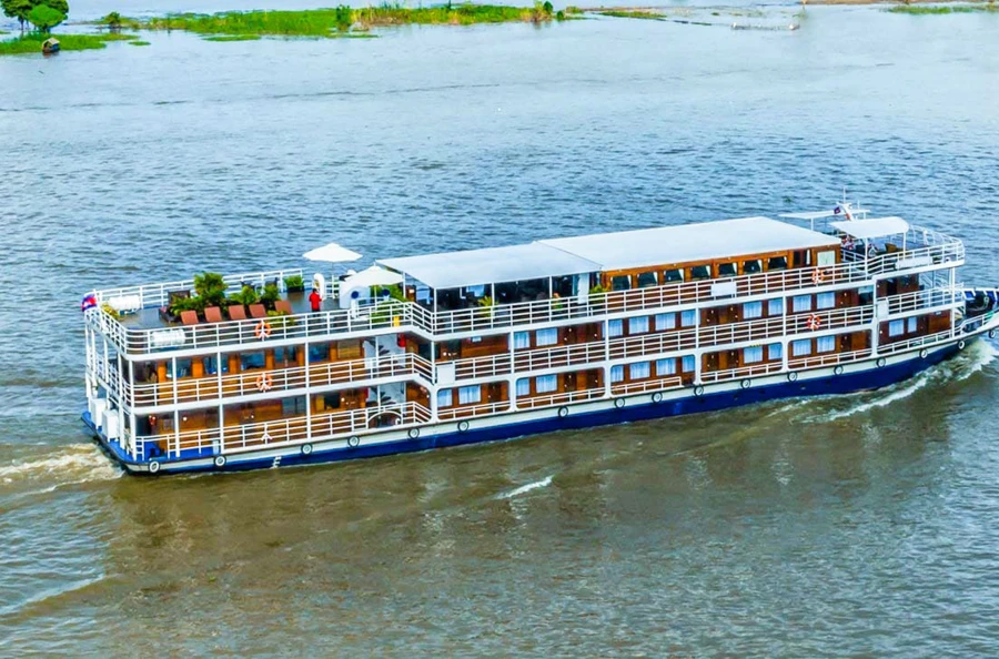 Del delta del Mekong a los templos de Angkor, con escala en Hanói y en la bahía de Halong.
