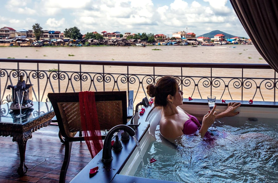 Unveiling the lost civilization: 8 days from Hô Chi Minh to Siem Reap