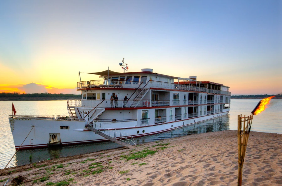 Unveiling the lost civilization: 8 days from Hô Chi Minh to Siem Reap