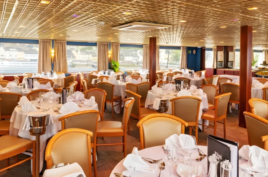 Strasbourg, the floating jewel: an immobile cruise in the heart of Alsace