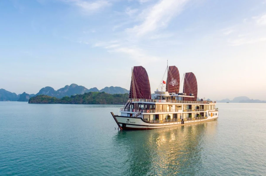 Croisière exclusive sur la baie d’Halong : entre détente, exploration et panoramas