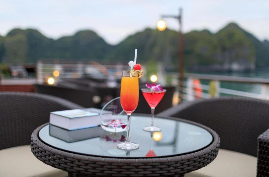 Croisière exclusive sur la baie d’Halong : entre détente, exploration et panoramas