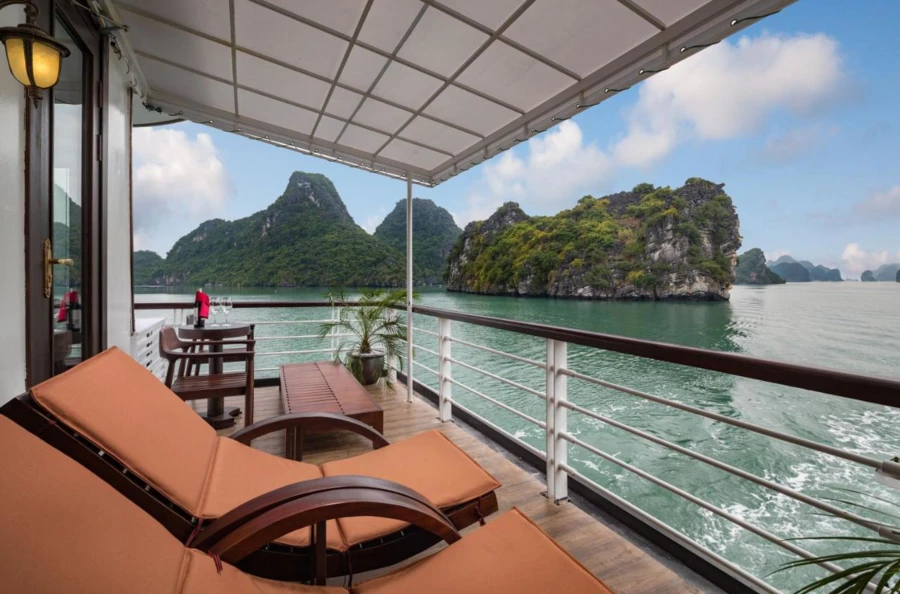 Croisière exclusive sur la baie d’Halong : entre détente, exploration et panoramas
