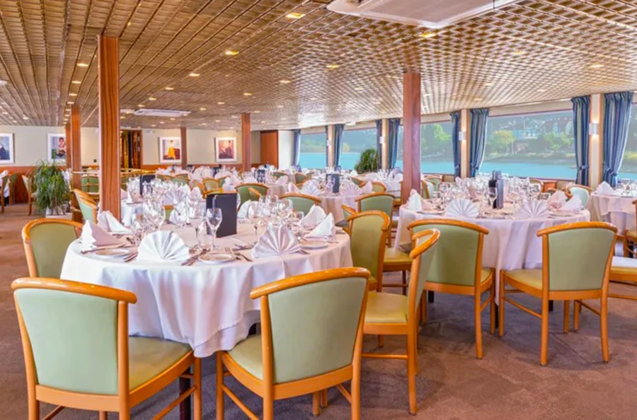Strasbourg, l’écrin flottant : une croisière immobile au cœur de l’Alsace