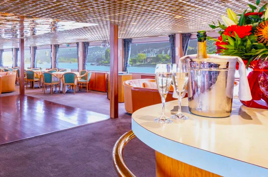 Strasbourg, l’écrin flottant : une croisière immobile au cœur de l’Alsace