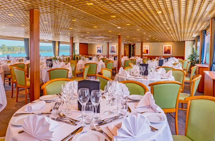 Strasbourg, l’écrin flottant : une croisière immobile au cœur de l’Alsace