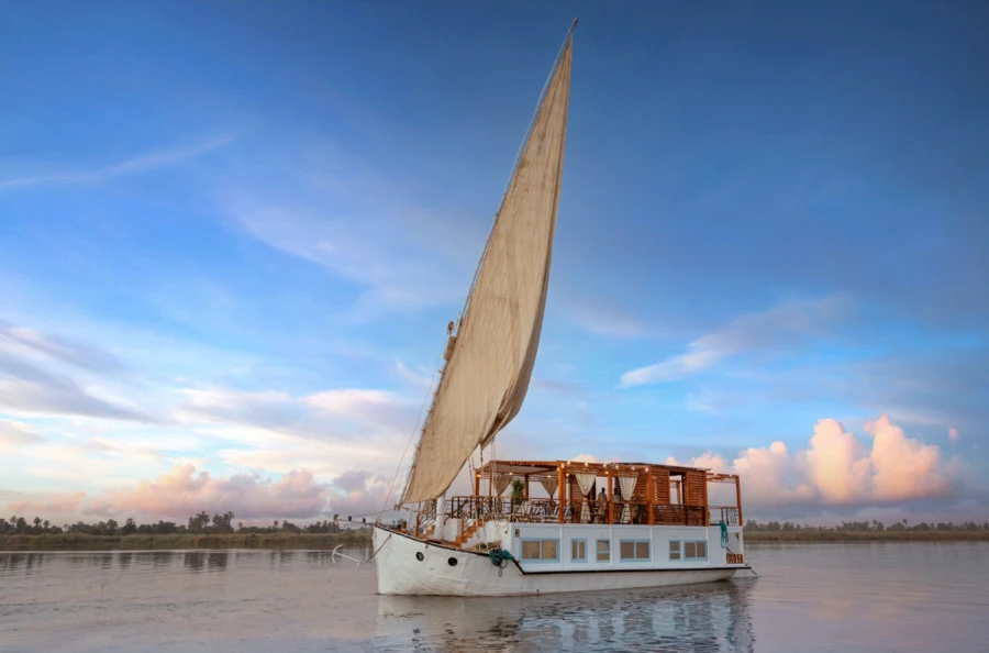 À la découverte du Nil à bord d'une dahabieh raffinée : 5 jours entre Karnak, Vallée des Rois et sanctuaires millénaires