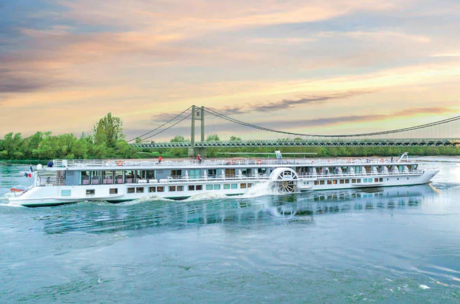 Les plus beaux châteaux de la Loire dans une croisière de 5 jours à bord d'une péniche à roues à aube