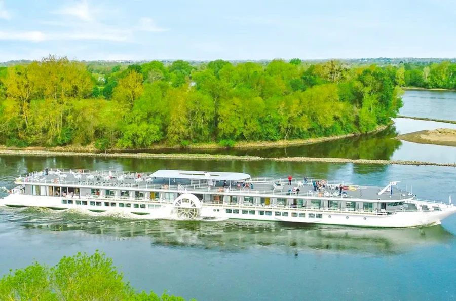 Les plus beaux châteaux de la Loire dans une croisière de 5 jours à bord d'une péniche à roues à aube