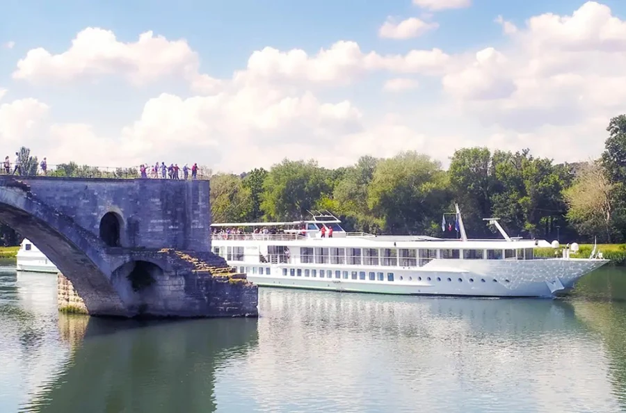 Croisière d'automne sur le Rhône : entre magie d'Avignon, sublimes paysages et trésors du terroir
