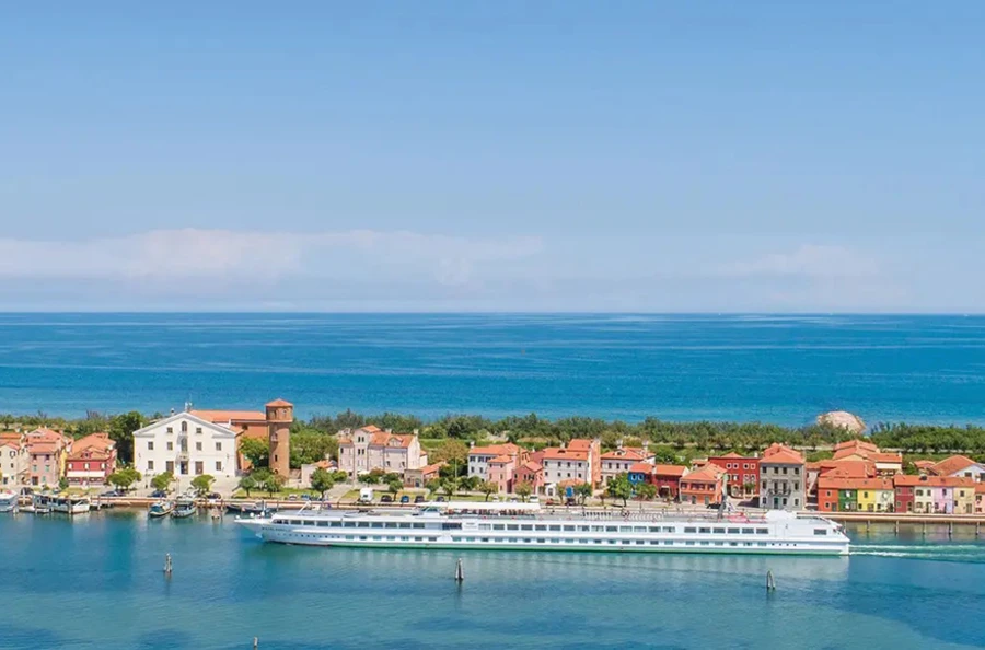 Exploration des créations artistiques italiennes : de Venise à Mantoue en bateau
