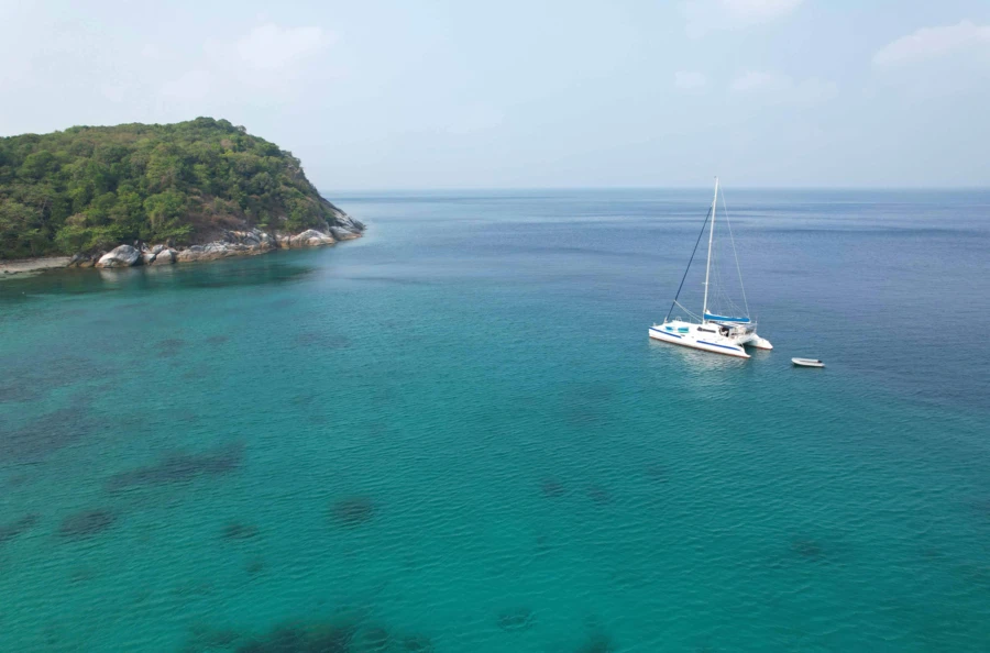 Luxe tropical : navigation d'exception entre Phuket, Koh Lanta, et Koh Phi Phi Ley