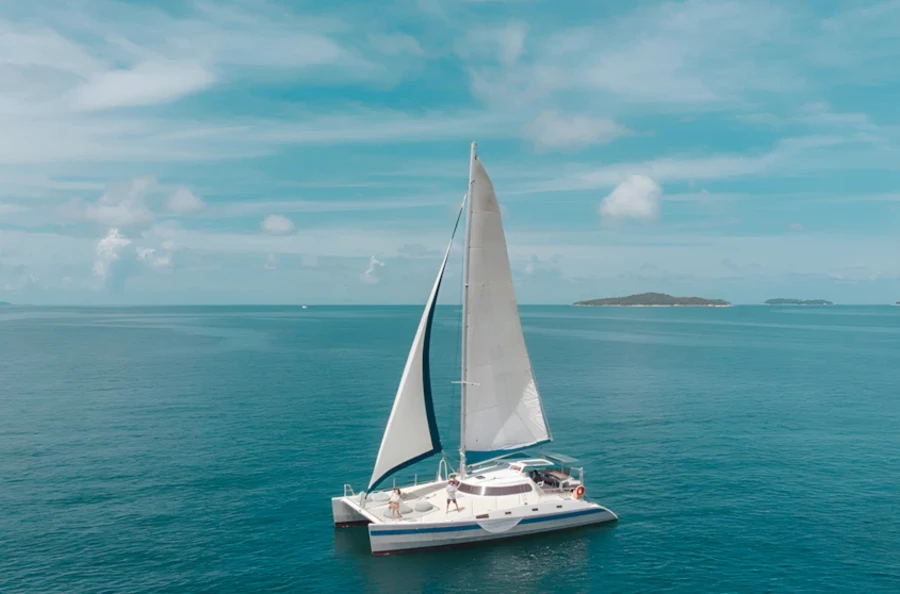 Luxe tropical : navigation d'exception entre Phuket, Koh Lanta, et Koh Phi Phi Ley