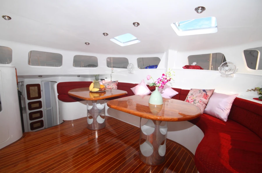 Luxe tropical : navigation d'exception entre Phuket, Koh Lanta, et Koh Phi Phi Ley