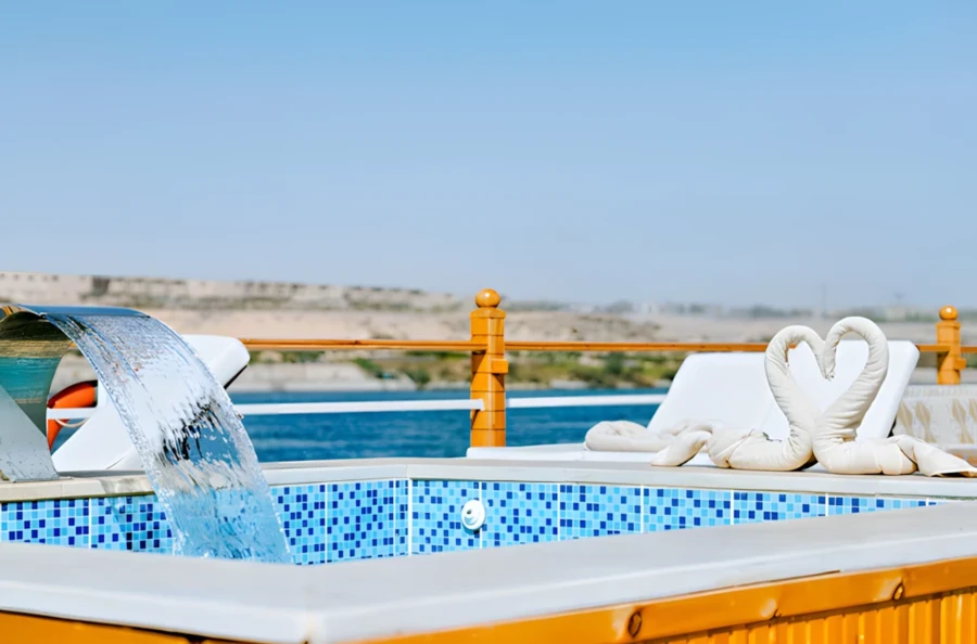 Escapade sur le Nil : navigation féérique entre Louxor et Assouan et escale au Caire