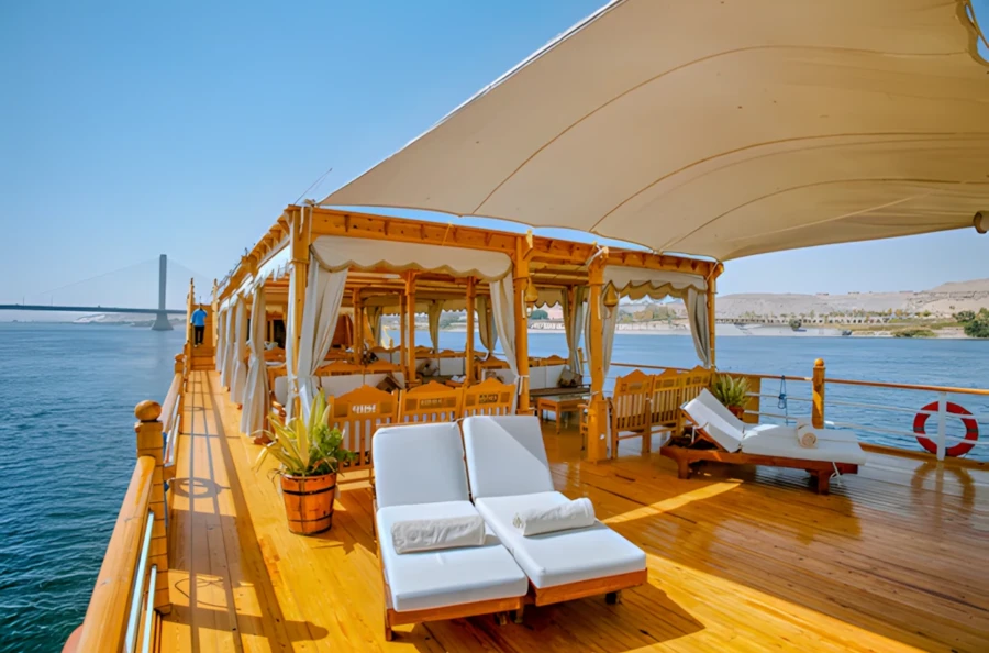 Escapade sur le Nil : navigation féérique entre Louxor et Assouan et escale au Caire