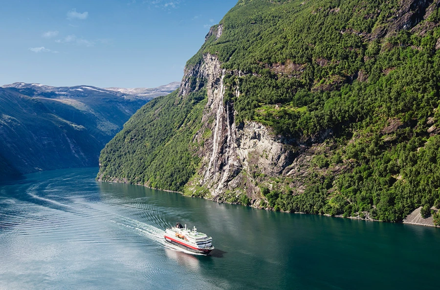Crociera spettacolare attraverso le più belle isole dell'Artico norvegese: 6 giorni da Kirkenes a Bergen