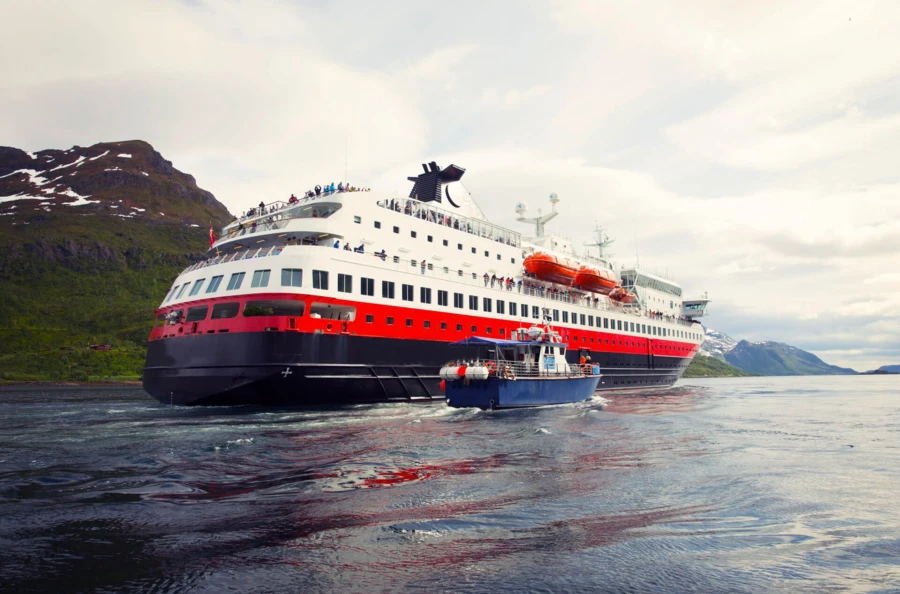 Croisière spectaculaire à travers les plus belles îles de l’Arctique norvégien : 6 jours de Kirkenes à Bergen