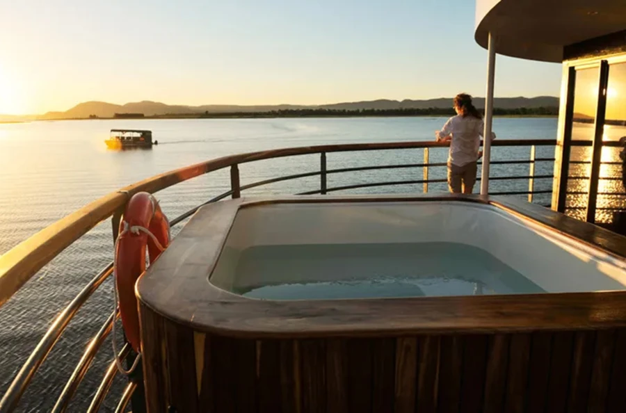 Aventure inoubliable sur les eaux de l'Afrique australe : du fleuve Zambèze au magnifique lac Kariba