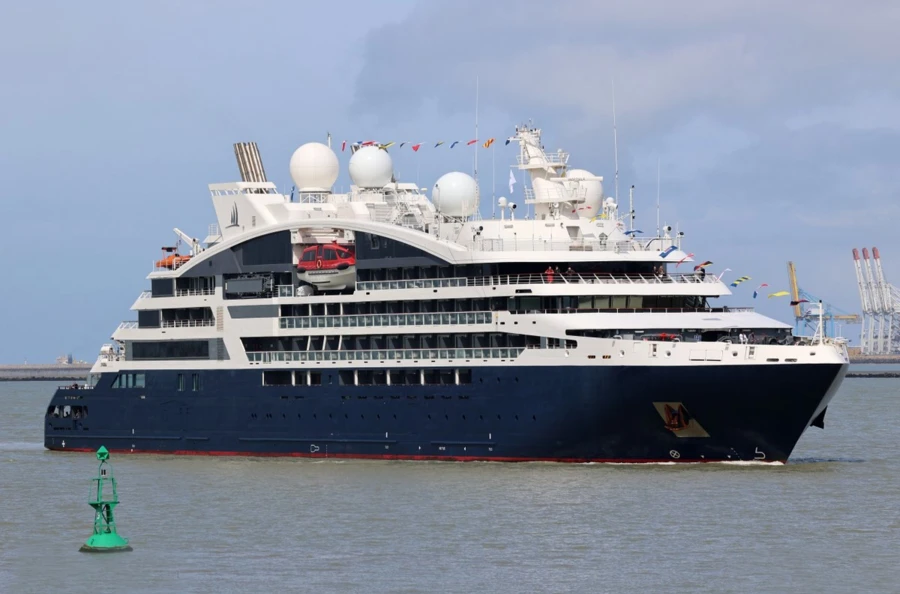 The pearls of the Antilles: 9-day cruise between the Grenadines, Saint Lucia and the Saintes archipelago