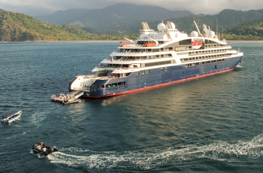 The pearls of the Antilles: 9-day cruise between the Grenadines, Saint Lucia and the Saintes archipelago