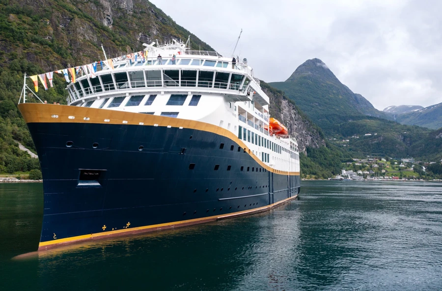 A complete 7-day escape across the great Norwegian glaciers, from Bergen to Kirkenes