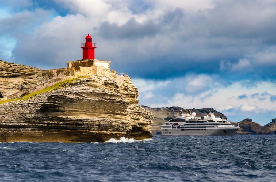 14 jours de croisière entre le Spitzberg et les terres inuits du Groenland, à la poursuite de la 16e éclipse totale du XXIe siècle