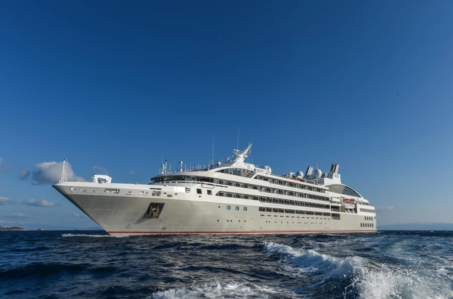 14 jours de croisière entre le Spitzberg et les terres inuits du Groenland, à la poursuite de la 16e éclipse totale du XXIe siècle