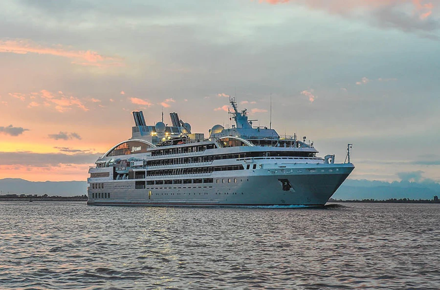14 jours de croisière entre le Spitzberg et les terres inuits du Groenland, à la poursuite de la 16e éclipse totale du XXIe siècle