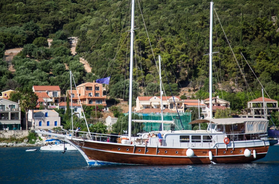 Segeln mit dem Schoner zu den schönsten Inseln des Ionischen Meeres: Zakynthos, Lefkas, Ithaka und Kefalonia