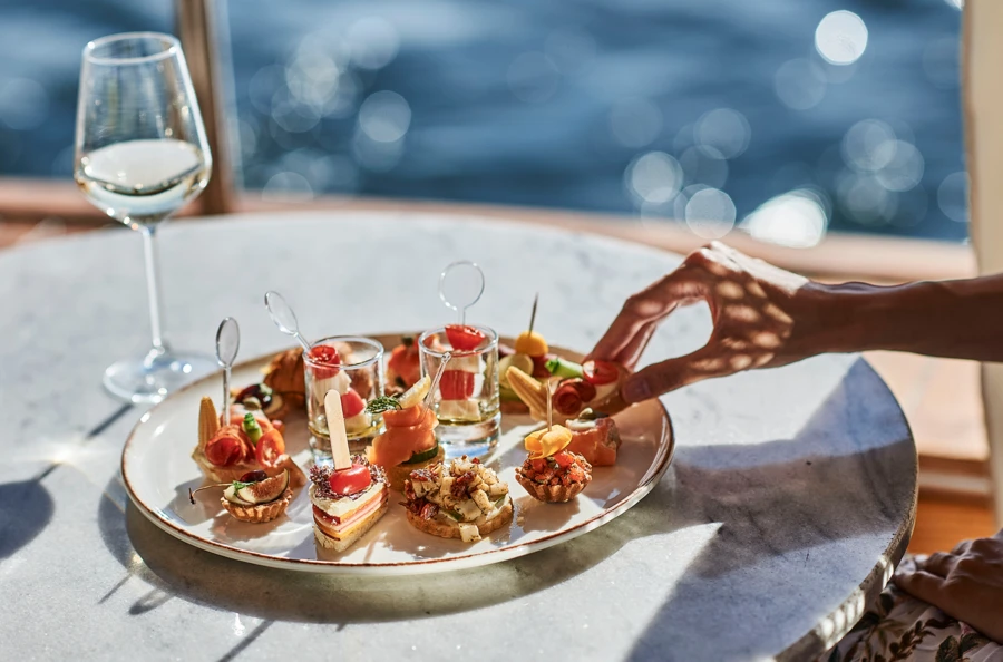 Luxury cruise aboard an exceptional Dahabieh: immerse yourself in Egypt's ancient treasures, from Luxor to Aswan