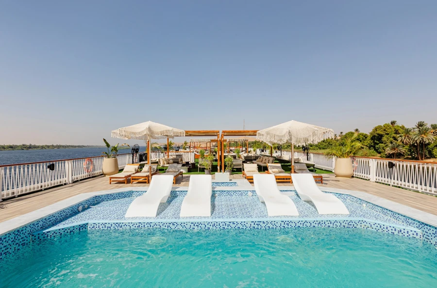 Dream getaway between Luxor and Aswan: discover Egypt's most beautiful temples on a 5-day cruise on the Nile