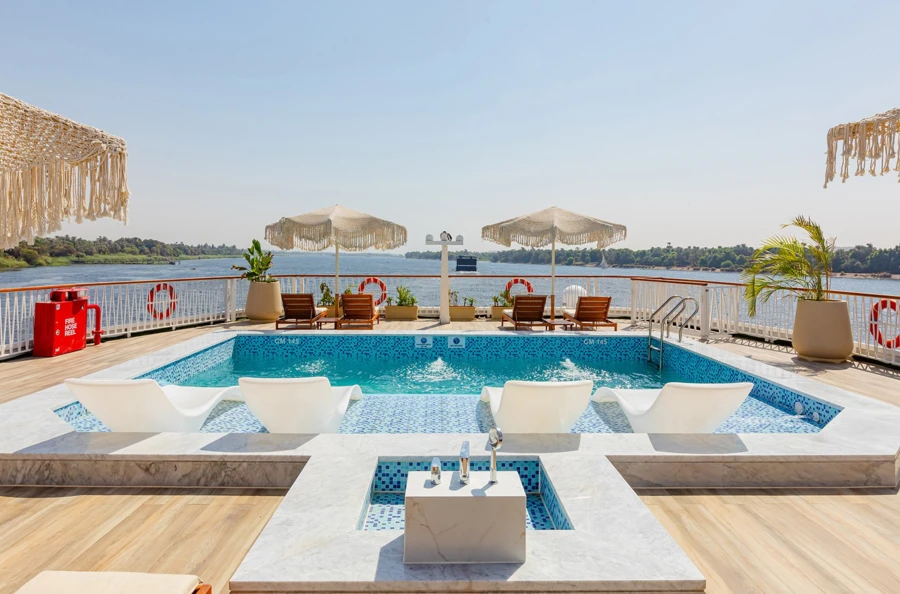 Dream getaway between Luxor and Aswan: discover Egypt's most beautiful temples on a 5-day cruise on the Nile